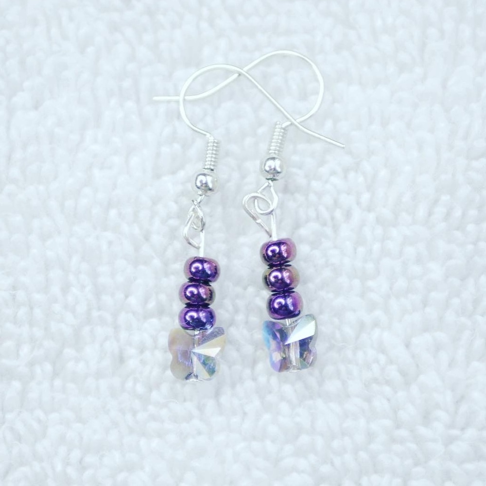 Small Earrings! Hand made! Summer time fun! 🔆🔆